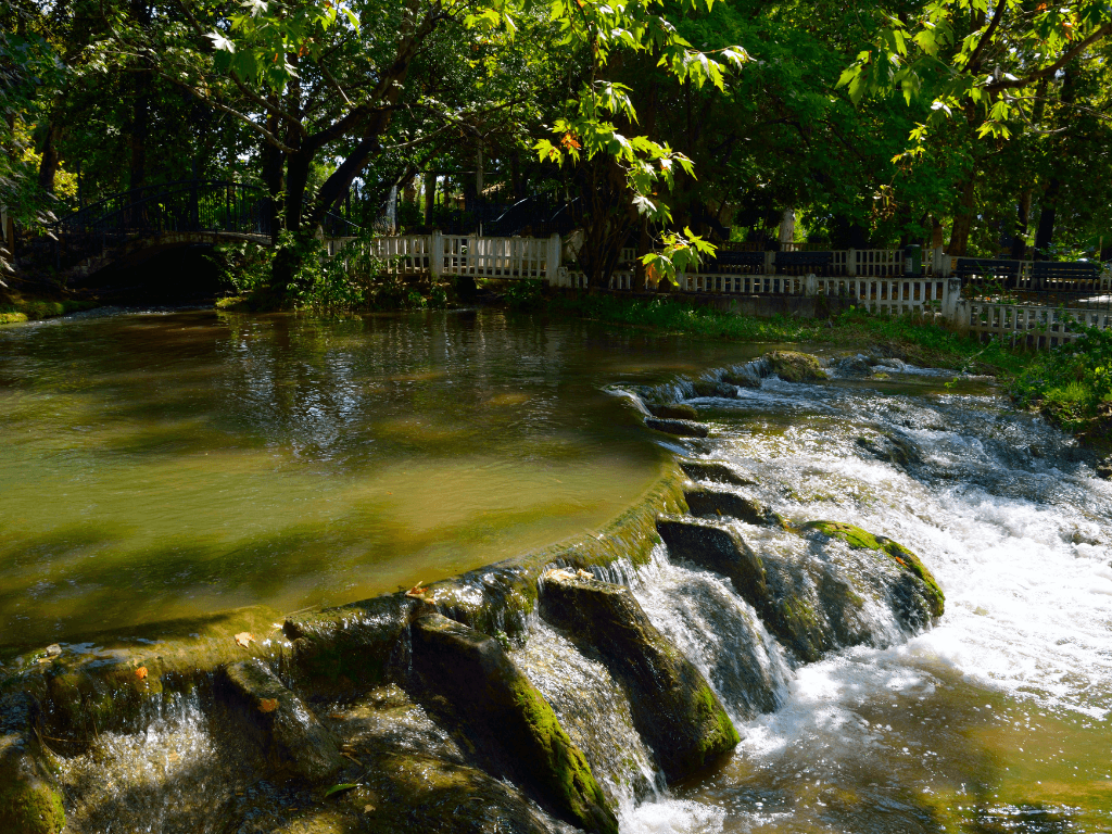 Изумрудените води на водопада Куршунлу