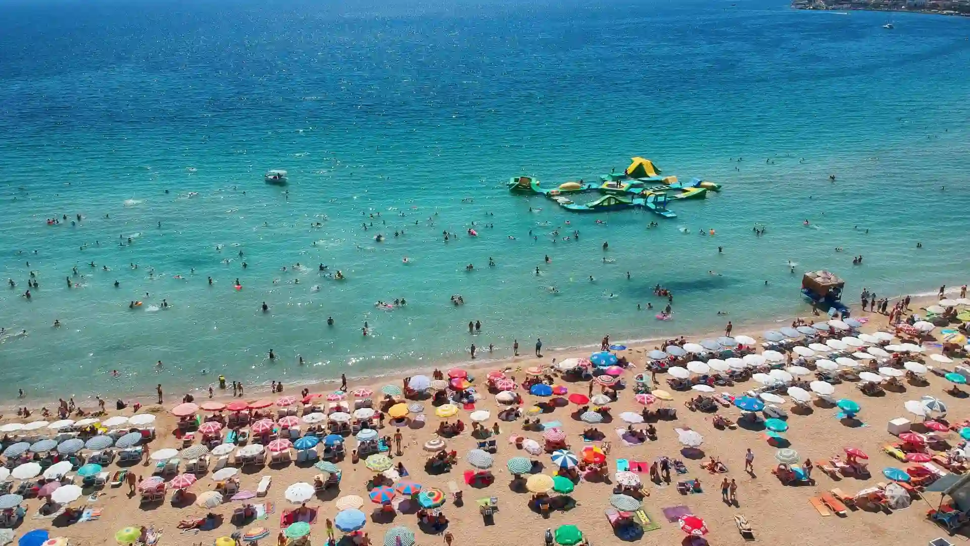 Златният пясък на плаж Алтънкум в Дидим